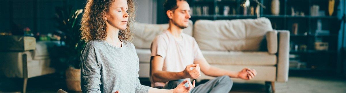 asal de adultos meditando